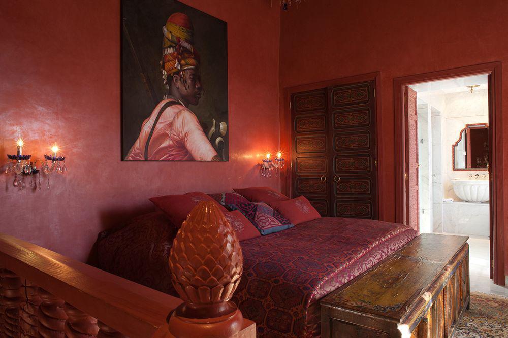 티그미자 스위트 앤 파빌리온 호텔 Ouled Jelal 외부 사진 A bedroom at the hotel