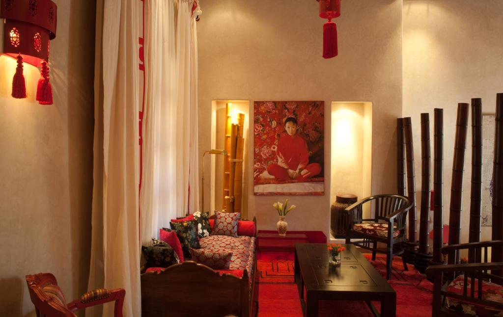 티그미자 스위트 앤 파빌리온 호텔 Ouled Jelal 객실 사진 A Chinese massage parlor in Paris