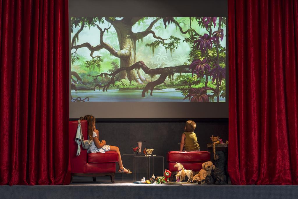티그미자 스위트 앤 파빌리온 호텔 Ouled Jelal 외부 사진 The 2008 version of the film, shown in the home theater of the 2008 Blu-Ray release