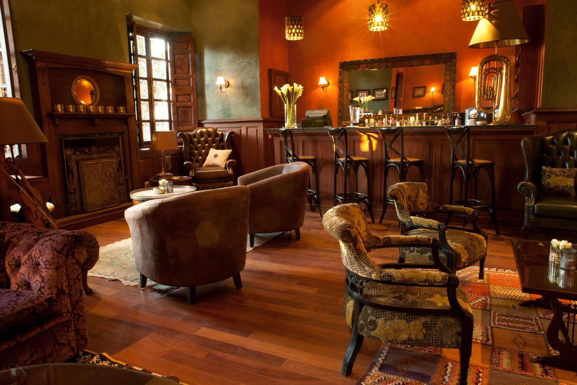 티그미자 스위트 앤 파빌리온 호텔 Ouled Jelal 레스토랑 사진 The interior of the restaurant