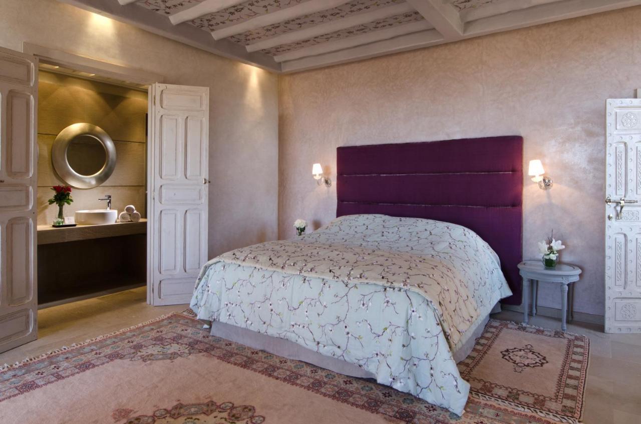 티그미자 스위트 앤 파빌리온 호텔 Ouled Jelal 외부 사진 A bedroom at the hotel